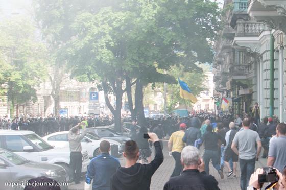 20-First-clashes-between-football-fans-and-separatists-in-Odessa.jpg