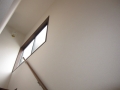 埼玉県所沢市　一戸建て空き家　賃貸物件原状回復　全室天井・壁クロス張替え　階段特殊施工　作業完了後　１