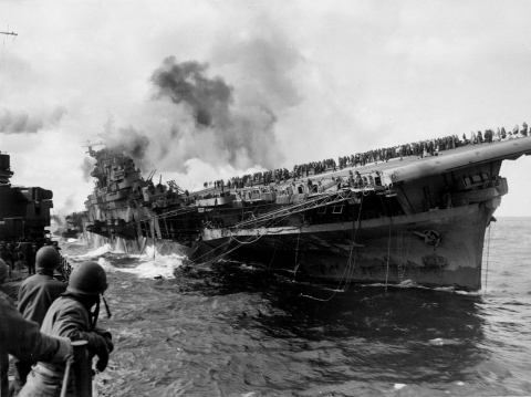 1280px-Attack_on_carrier_USS_Franklin_19_March_1945.jpg